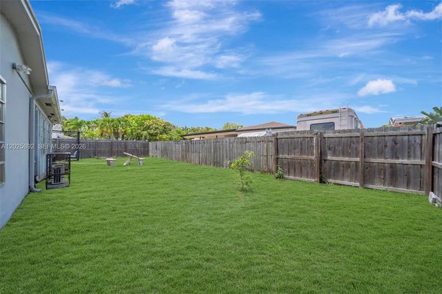 5380 SW 11th St, Margate, FL 33068