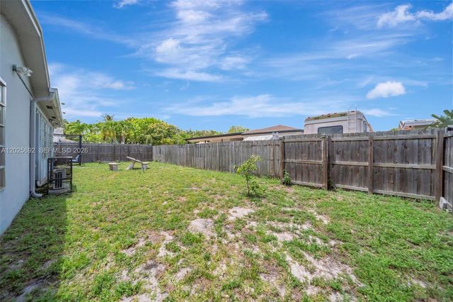 5380 SW 11th St, Margate, FL 33068