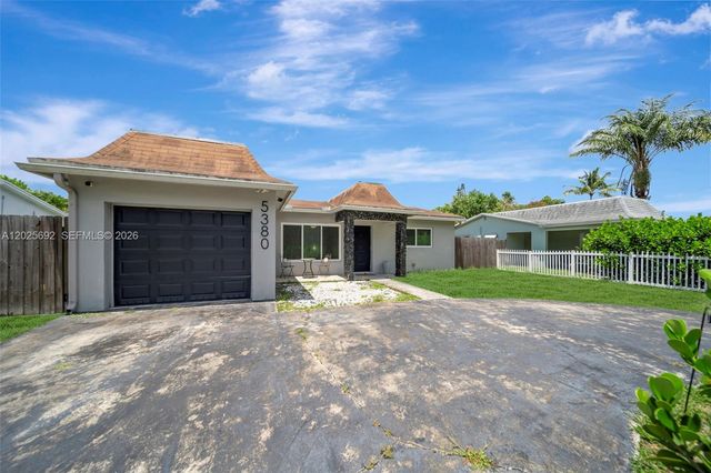 5380 SW 11th St, Margate, FL 33068
