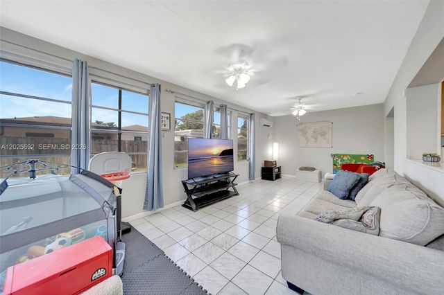 5380 SW 11th St, Margate, FL 33068