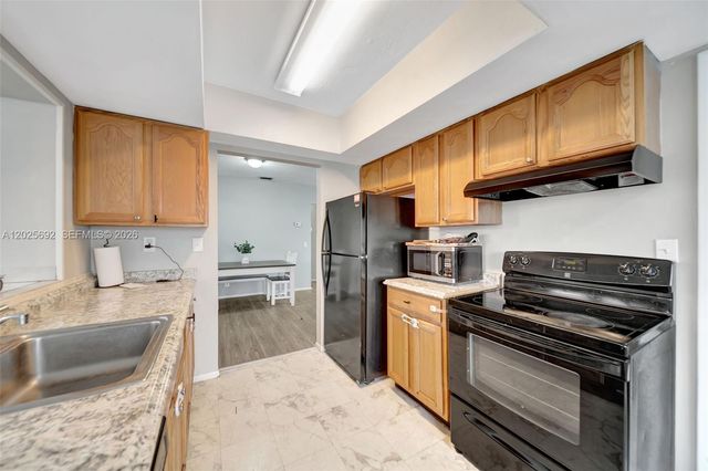 5380 SW 11th St, Margate, FL 33068