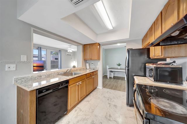 5380 SW 11th St, Margate, FL 33068