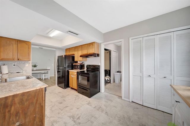 5380 SW 11th St, Margate, FL 33068