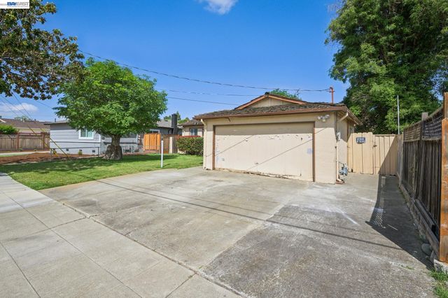 36113 La Salle Dr, Newark, CA 94560