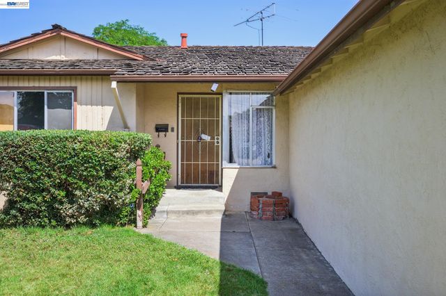 36113 La Salle Dr, Newark, CA 94560