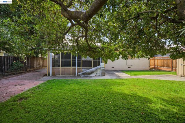 36113 La Salle Dr, Newark, CA 94560