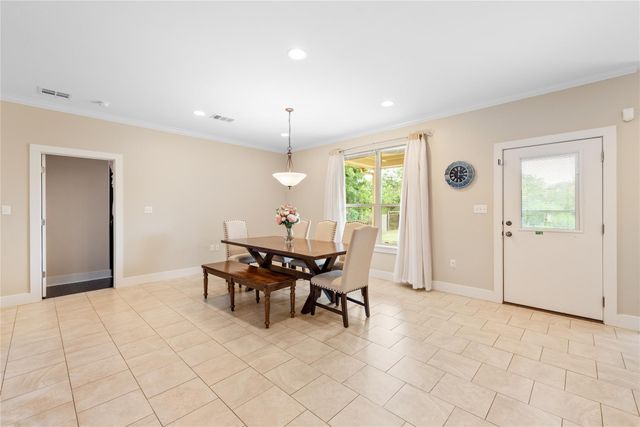 120 Leisure LN, Cedar Creek, TX 78612
