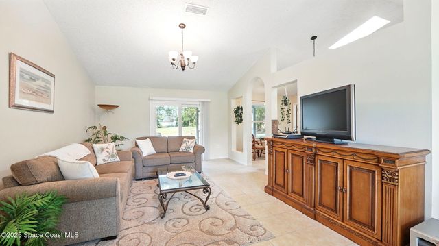 196 Delia Avenue NW, Palm Bay, FL 32907