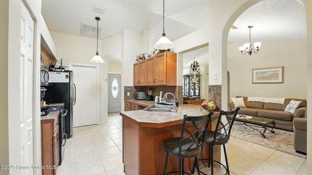 196 Delia Avenue NW, Palm Bay, FL 32907