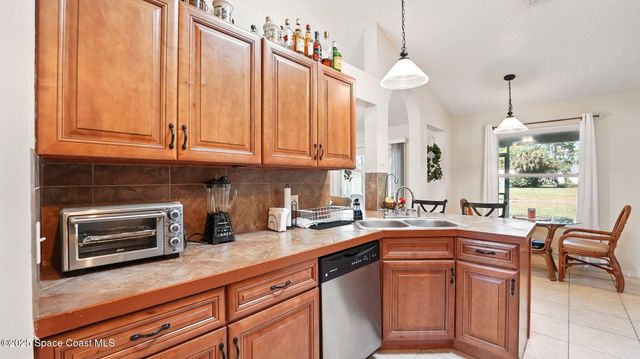 196 Delia Avenue NW, Palm Bay, FL 32907