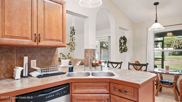 196 Delia Avenue NW, Palm Bay, FL 32907