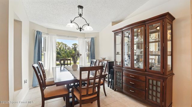 196 Delia Avenue NW, Palm Bay, FL 32907