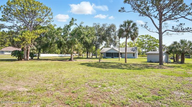196 Delia Avenue NW, Palm Bay, FL 32907