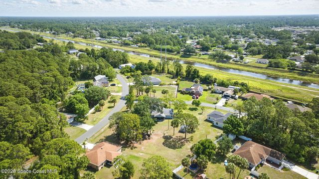 196 Delia Avenue NW, Palm Bay, FL 32907