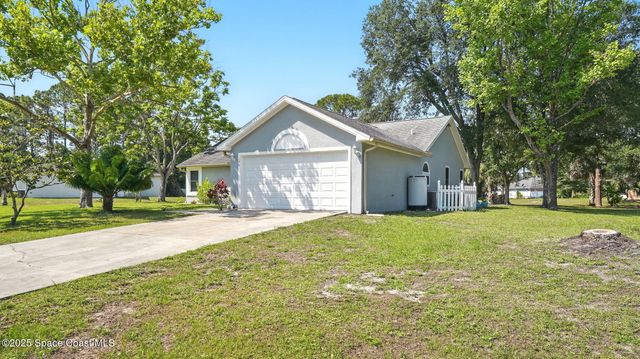 196 Delia Avenue NW, Palm Bay, FL 32907