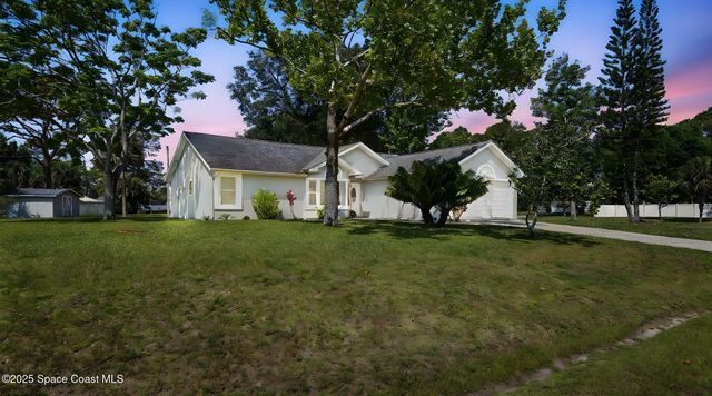 196 Delia Avenue NW, Palm Bay, FL 32907