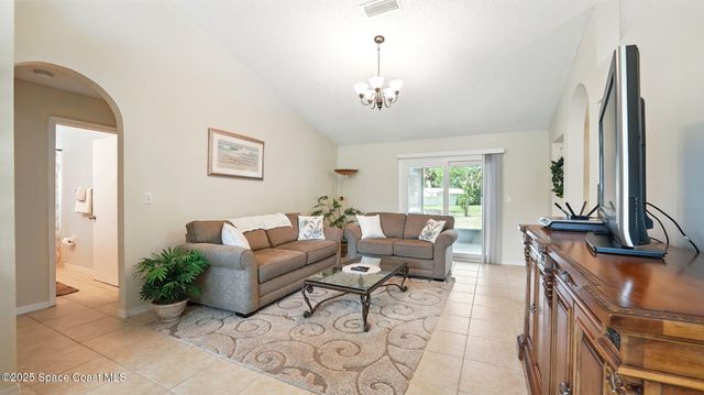 196 Delia Avenue NW, Palm Bay, FL 32907