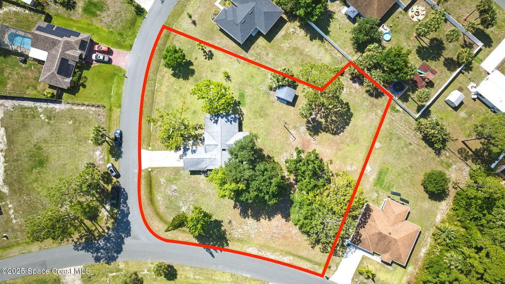 196 Delia Avenue NW, Palm Bay, FL 32907