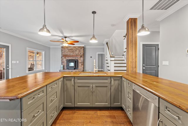 1059 Houston Springs Rd, Greenback, TN 37742