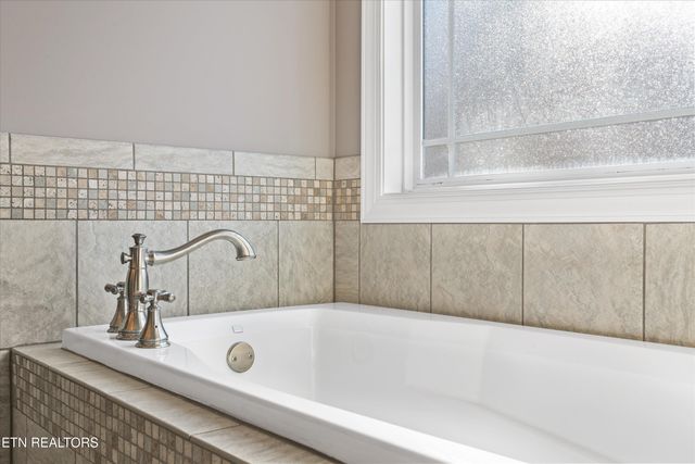 1059 Houston Springs Rd, Greenback, TN 37742