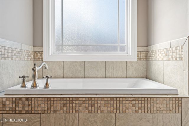 1059 Houston Springs Rd, Greenback, TN 37742