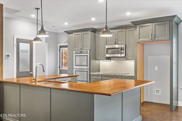 1059 Houston Springs Rd, Greenback, TN 37742