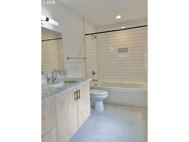 6371 Se 84TH Ave, Portland, OR 97266