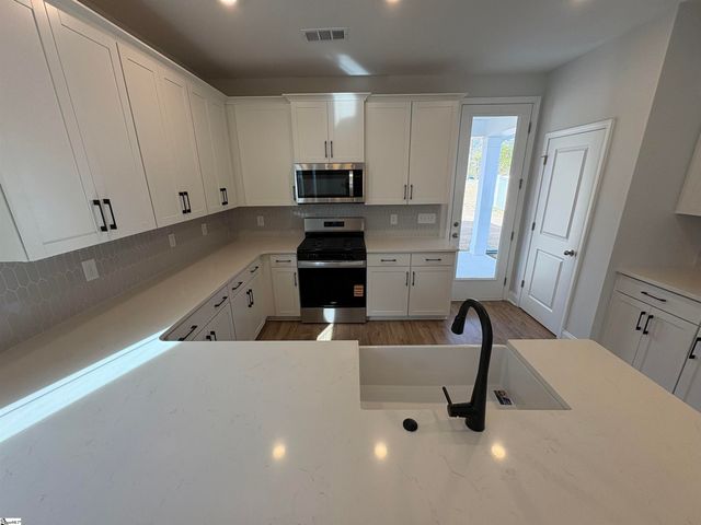 18 Gressette Place, Simpsonville, SC 29681