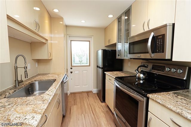 820 Ketch DR 3, Naples, FL 34103