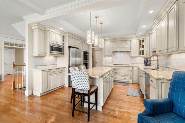 9 Muirfield Cir, Andover, MA 01810