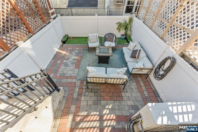 5A 19th Street, Weehawken, NJ 07086