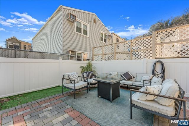 5A 19th Street, Weehawken, NJ 07086