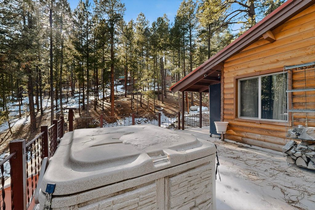 Image 10 of property listing at 455 Obsidian Road, Jemez Springs, NM 87025