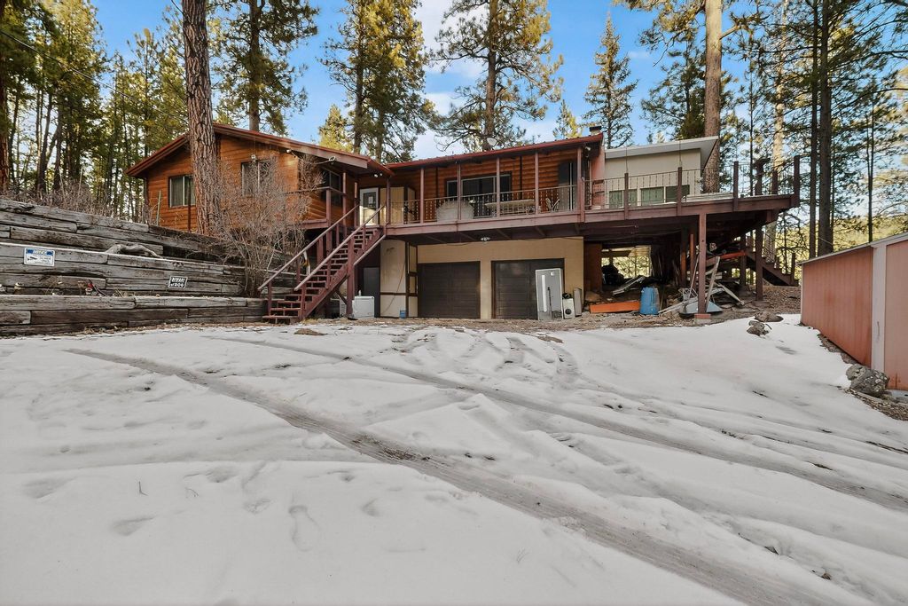 Image 6 of property listing at 455 Obsidian Road, Jemez Springs, NM 87025