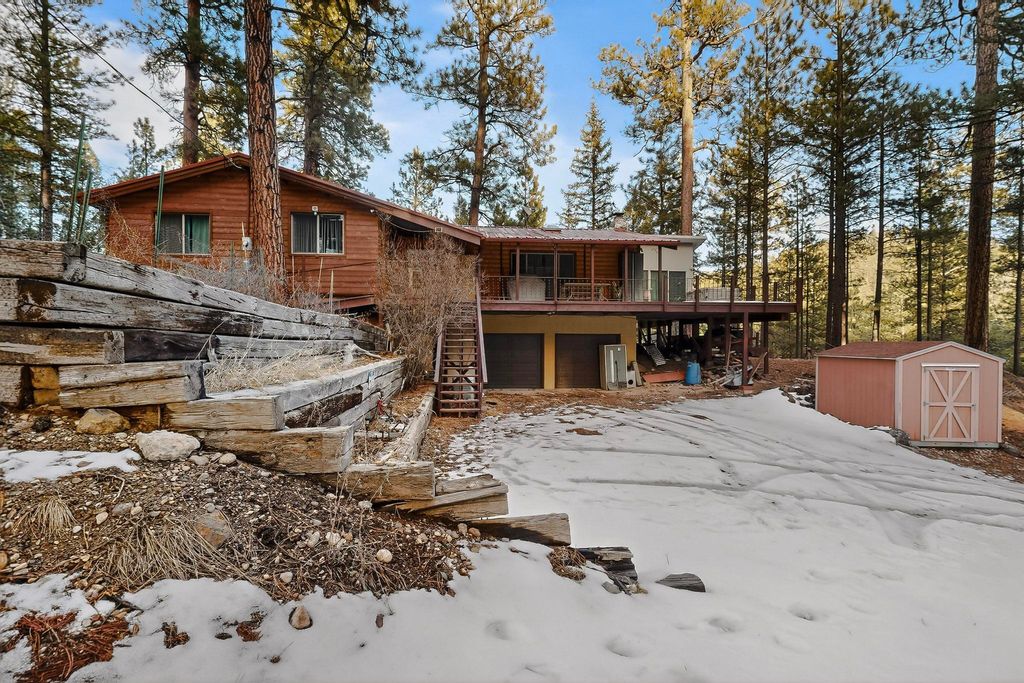 Image 7 of property listing at 455 Obsidian Road, Jemez Springs, NM 87025