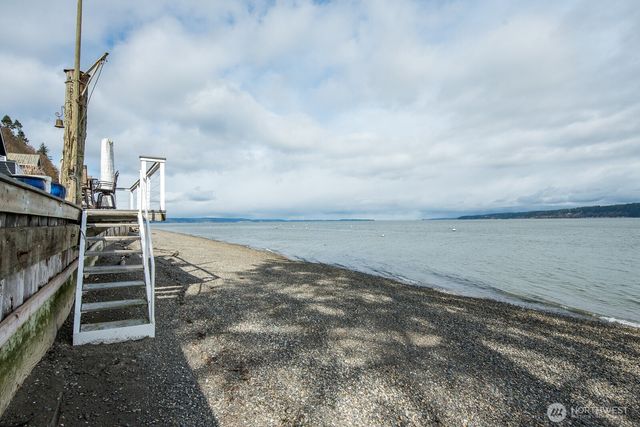 3187 Shoreline Drive, Camano Island, WA 98282