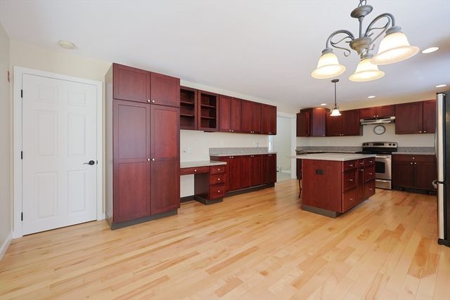 68 Dresser Hill Number 2 Rd, Dudley, MA 01571