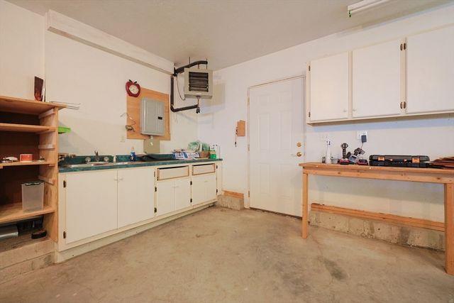 68 Dresser Hill Number 2 Rd, Dudley, MA 01571