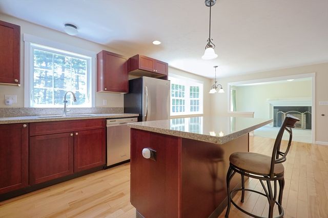 68 Dresser Hill Number 2 Rd, Dudley, MA 01571