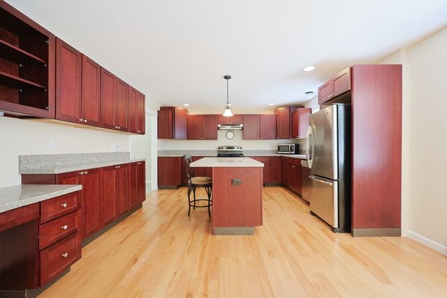68 Dresser Hill Number 2 Rd, Dudley, MA 01571
