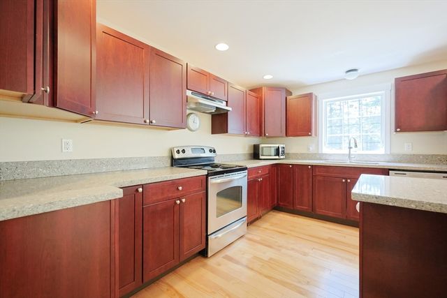 68 Dresser Hill Number 2 Rd, Dudley, MA 01571