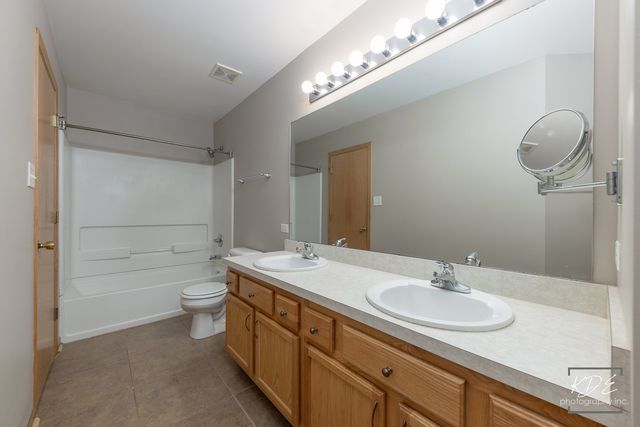 524 Meadow Lily Drive 524, Joliet, IL 60431