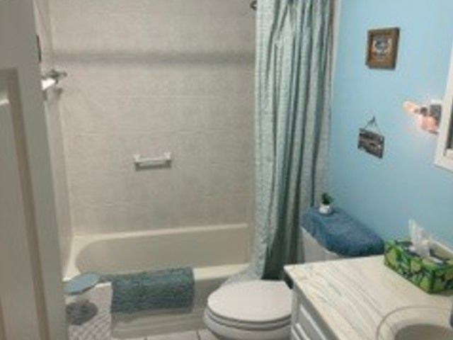940 Beau Drive 209, Des Plaines, IL 60016