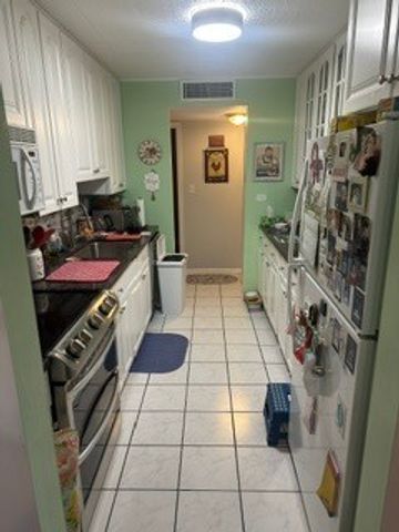 940 Beau Drive 209, Des Plaines, IL 60016
