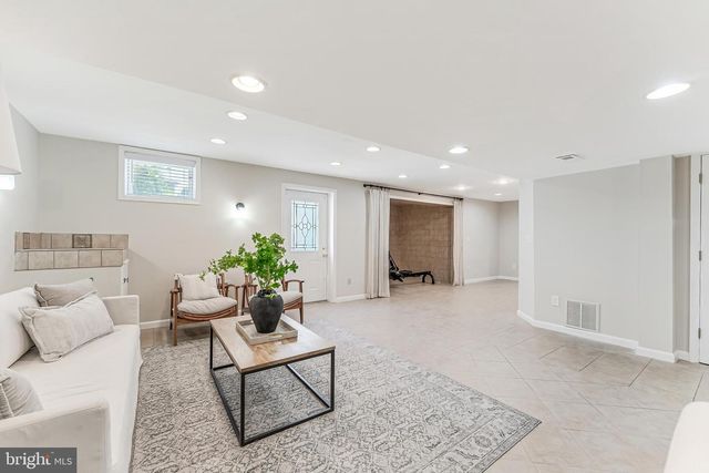12809 TOURNAMENT DR, Reston, VA 20191