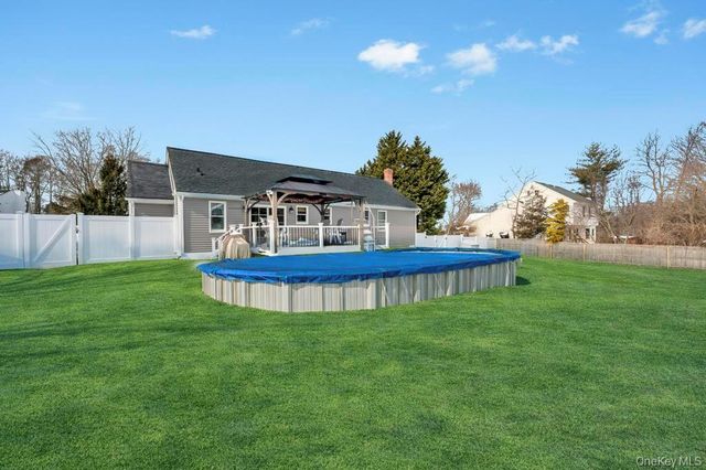 40 Great Rock Drive, Wading River, NY 11792