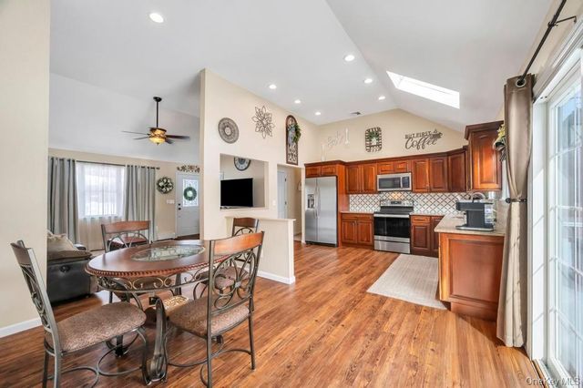 40 Great Rock Drive, Wading River, NY 11792