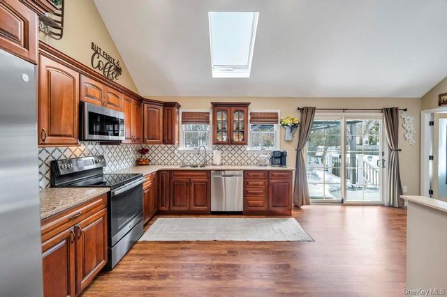 40 Great Rock Drive, Wading River, NY 11792