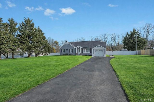 40 Great Rock Drive, Wading River, NY 11792