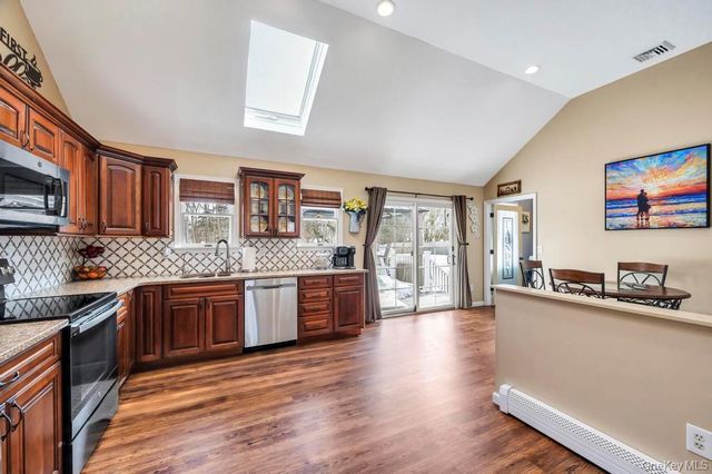 40 Great Rock Drive, Wading River, NY 11792